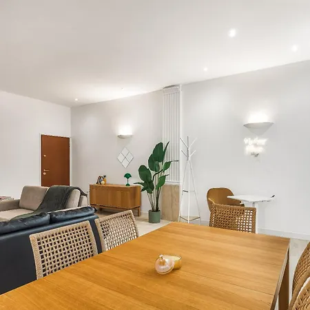 Atrhome- Penthouse Tritone بيت للعطل *