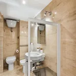 בית נופש Atrhome- Penthouse Tritone רומא